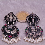 Ohrringe aus Glas, Perlen und handgraviertem Sterlingsilber